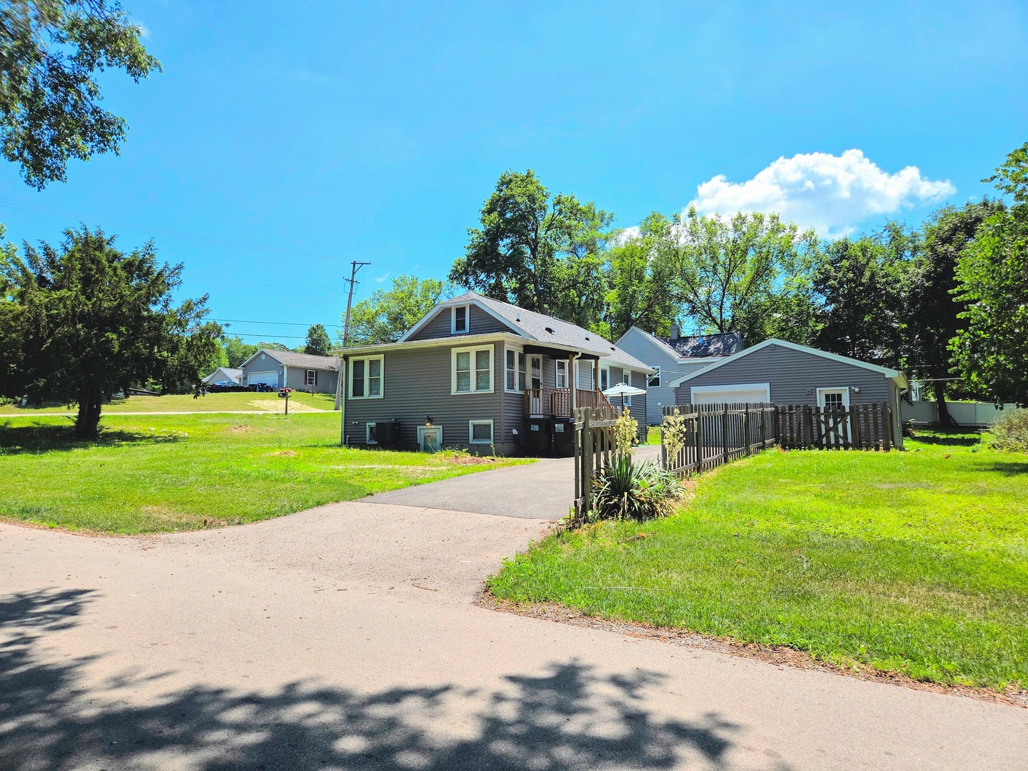 3823 E Wonder Lake Road, Wonder Lake, IL 60097