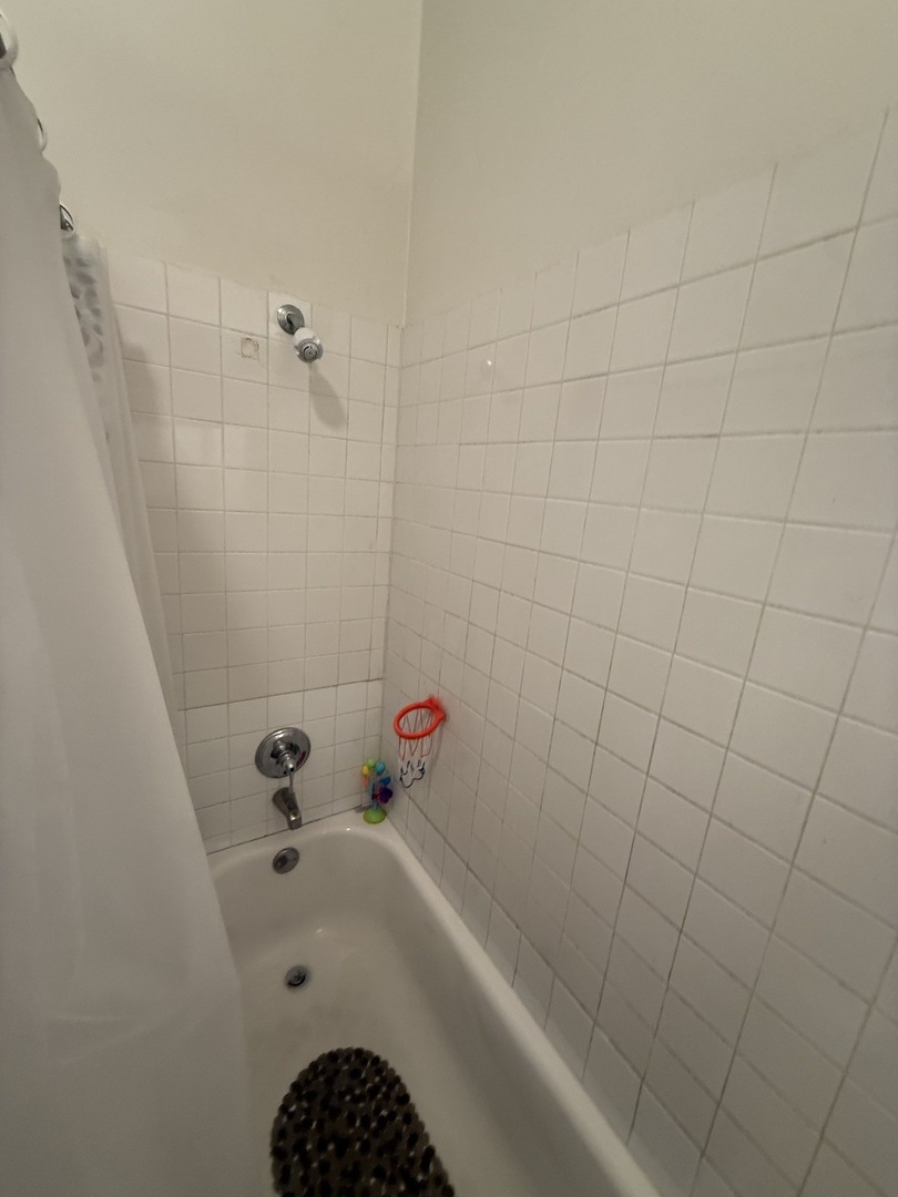 4036 W Lexington Street, Chicago, IL 60624