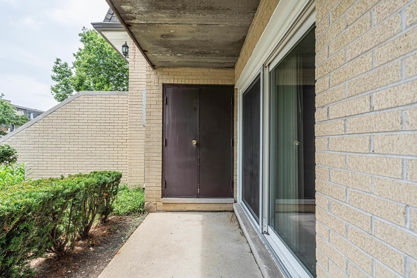 814 N River Road #1D, Mount Prospect, IL 60056