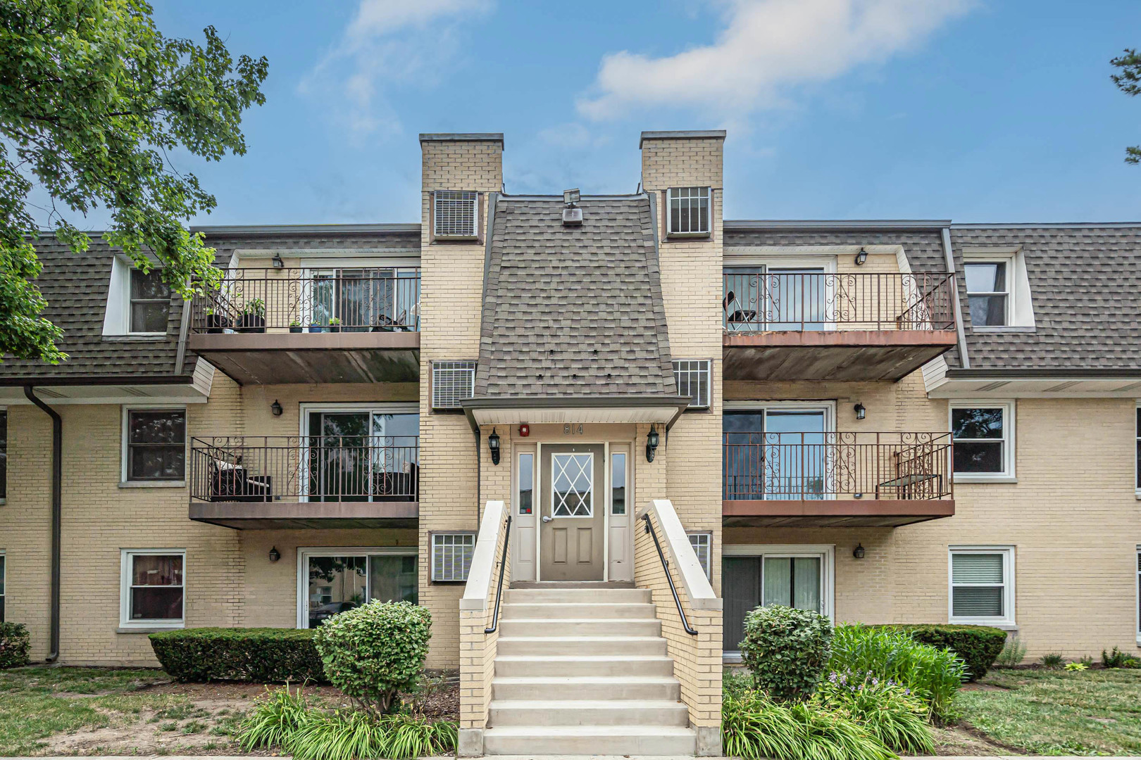 814 N River Road #1D, Mount Prospect, IL 60056