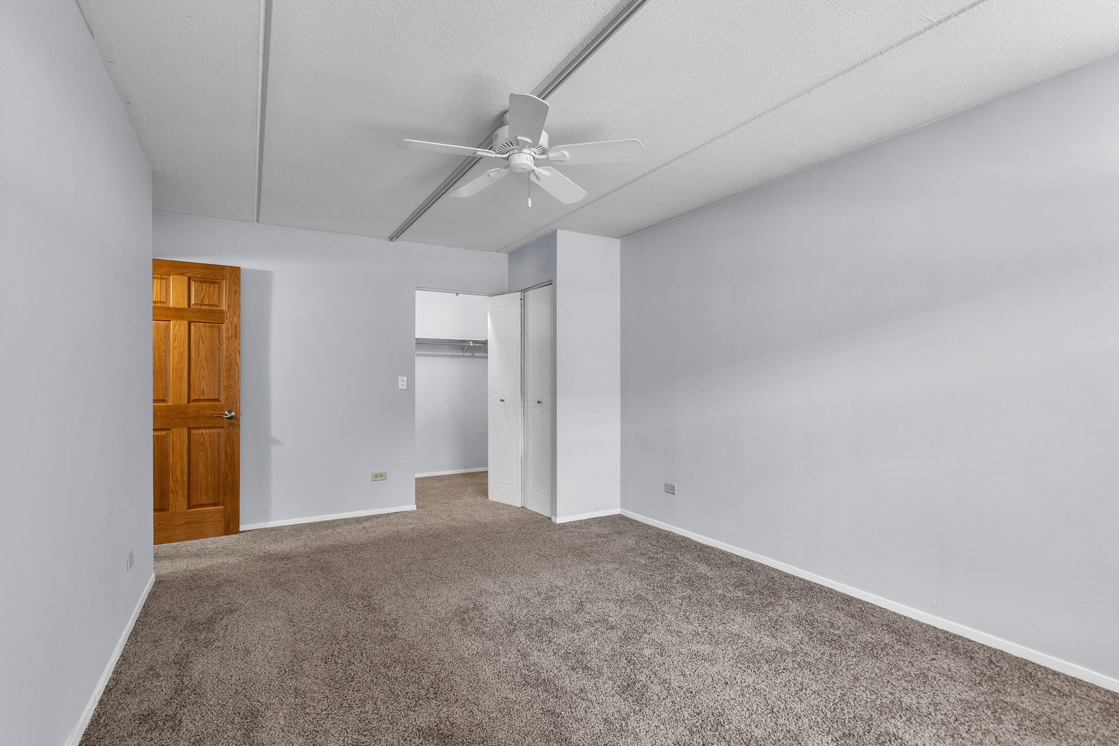 814 N River Road #1D, Mount Prospect, IL 60056