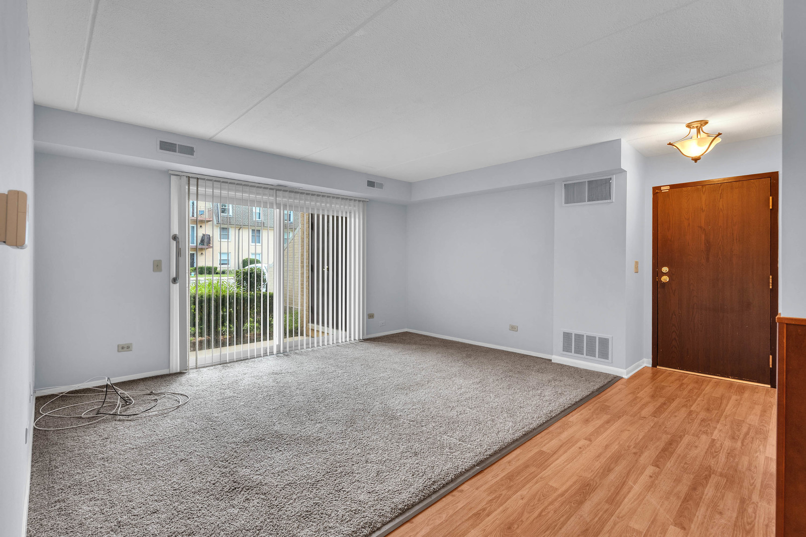 814 N River Road #1D, Mount Prospect, IL 60056