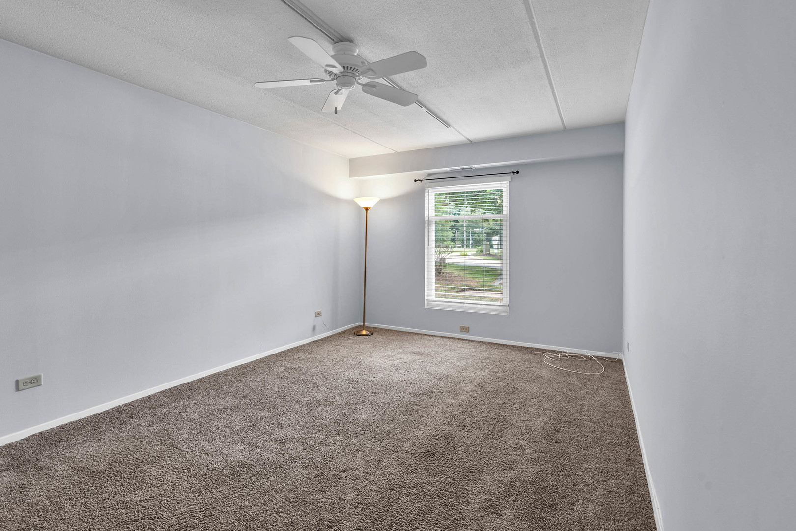 814 N River Road #1D, Mount Prospect, IL 60056