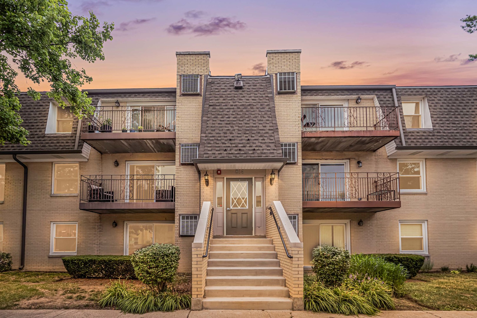 814 N River Road #1D, Mount Prospect, IL 60056
