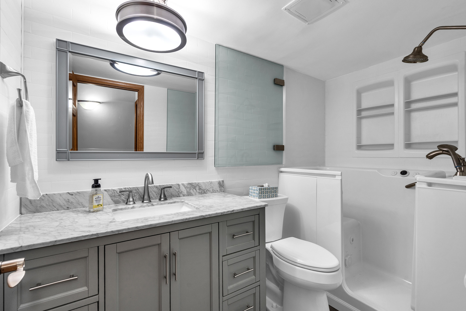 814 N River Road #1D, Mount Prospect, IL 60056