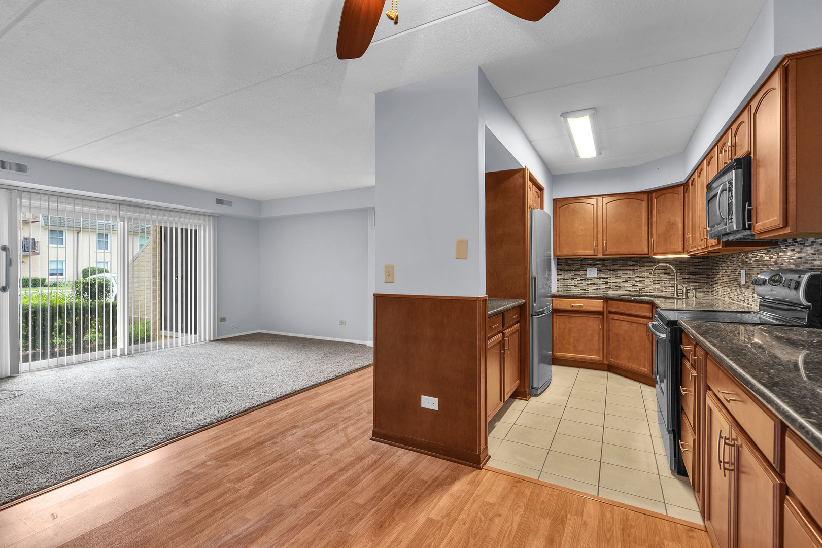814 N River Road #1D, Mount Prospect, IL 60056