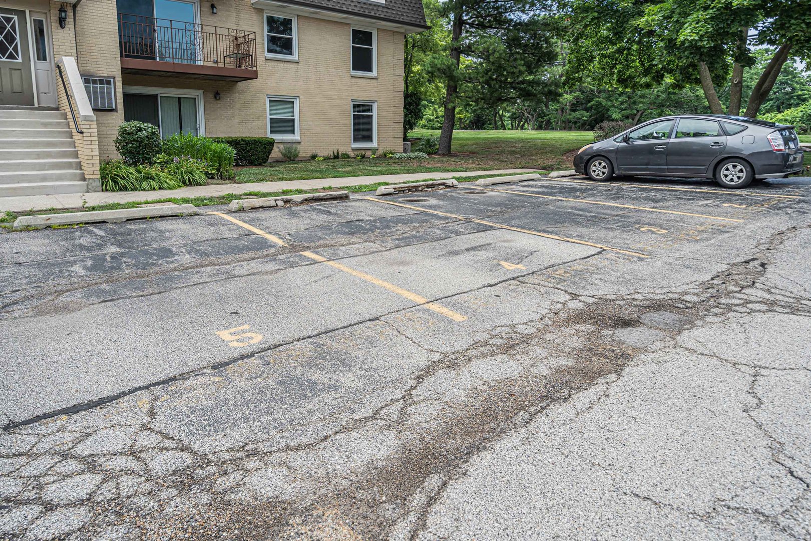 814 N River Road #1D, Mount Prospect, IL 60056