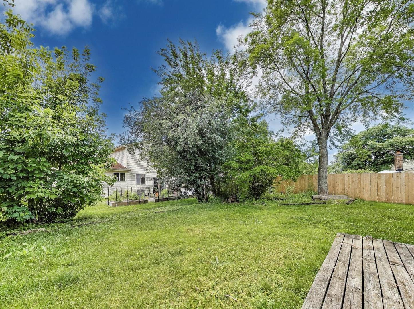 2385 Goldfinch Street, Woodridge, IL 60517