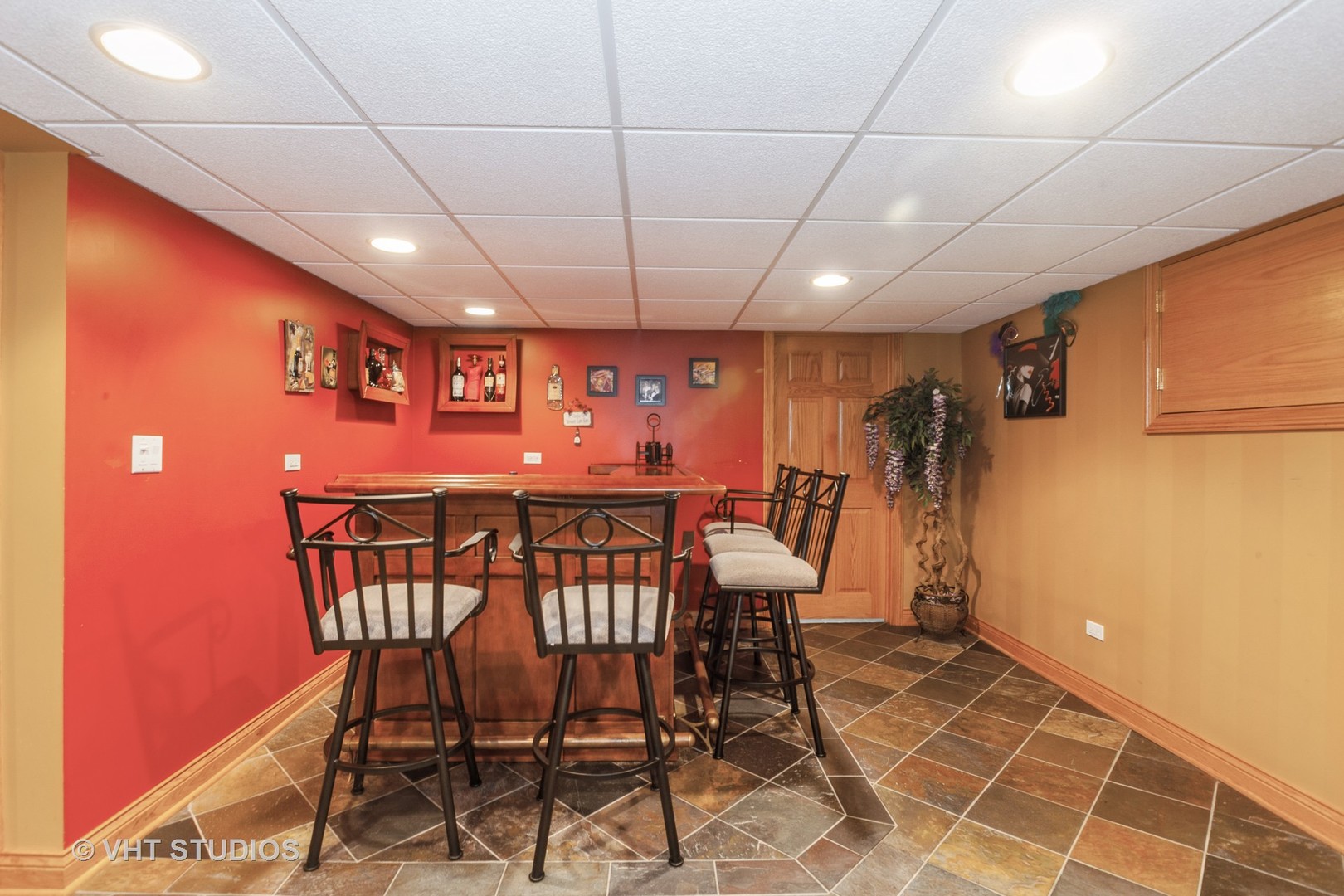 2578 Crestview Drive, Aurora, IL 60502