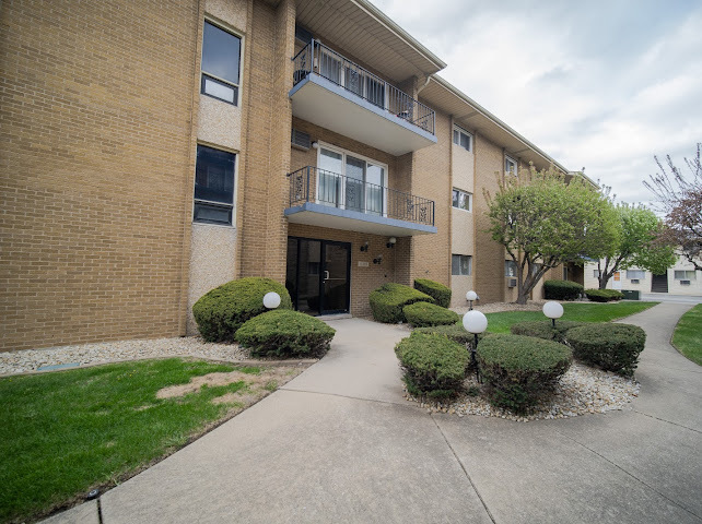 10109 S CICERO Avenue #302, Oak Lawn, IL 60453