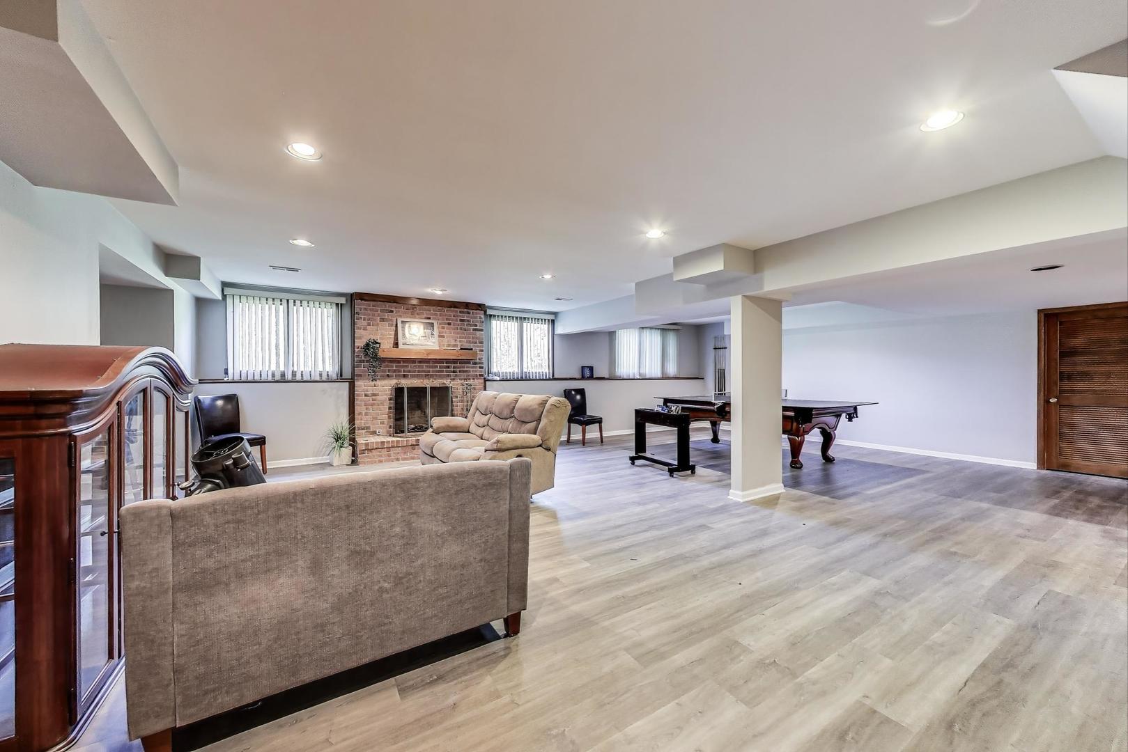33 N Liberty Drive, South Barrington, IL 60010