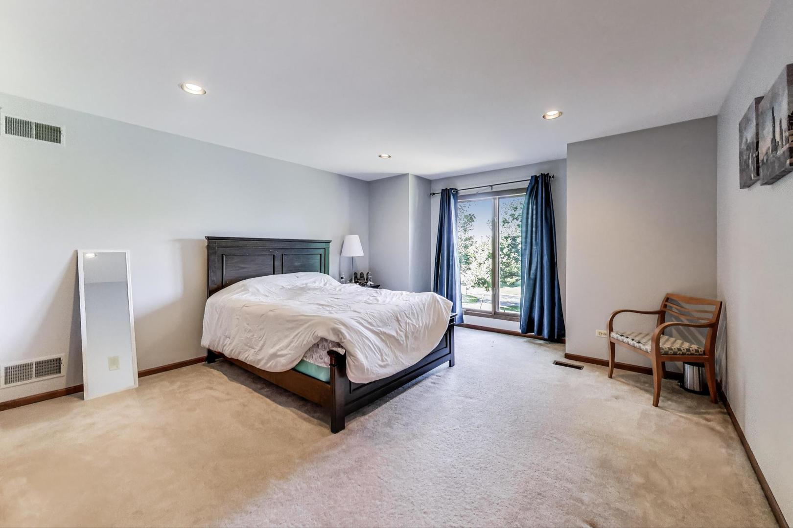 33 N Liberty Drive, South Barrington, IL 60010