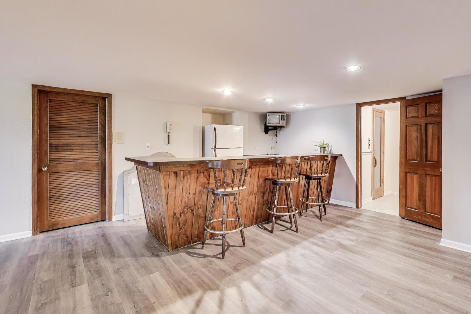 33 N Liberty Drive, South Barrington, IL 60010