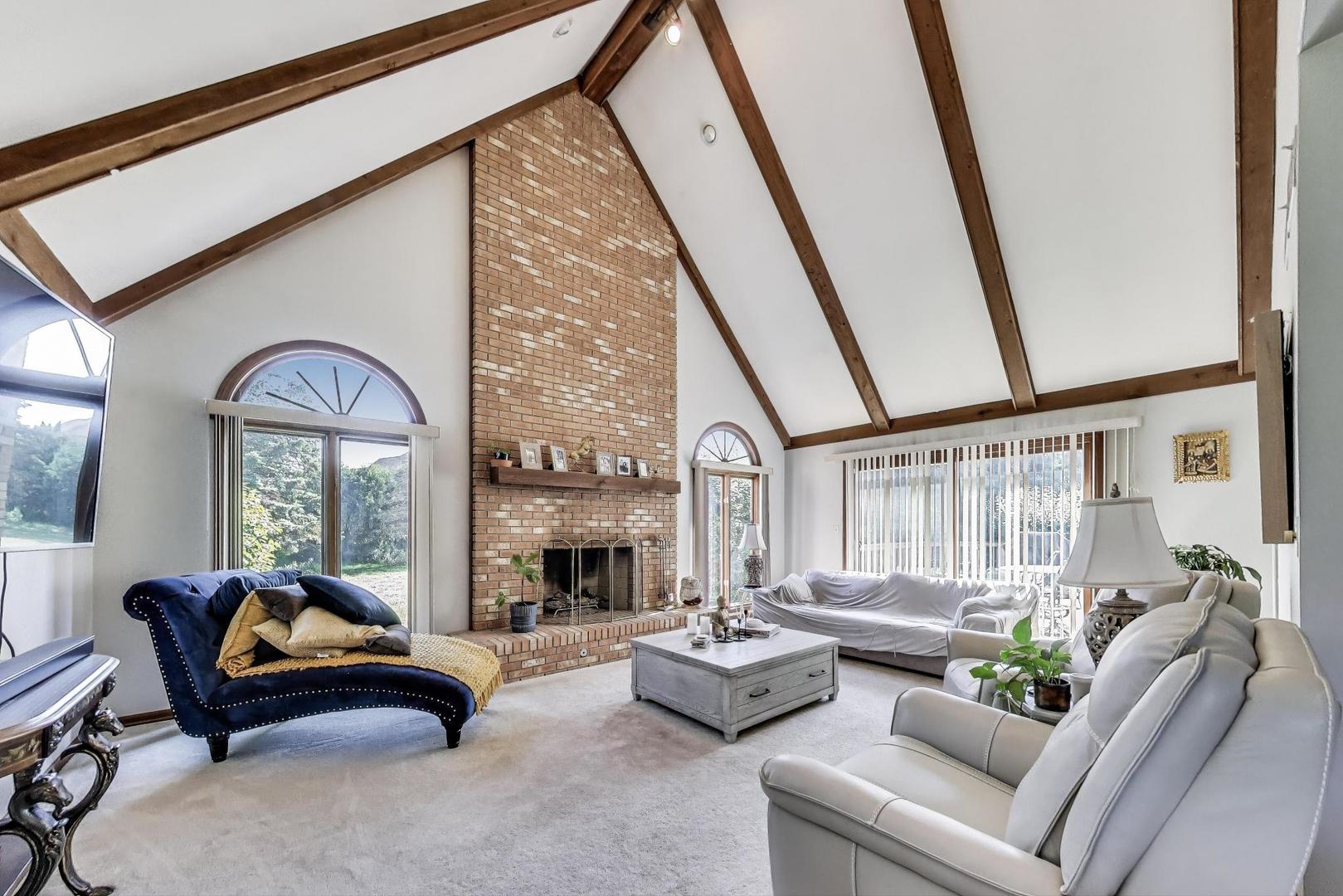 33 N Liberty Drive, South Barrington, IL 60010
