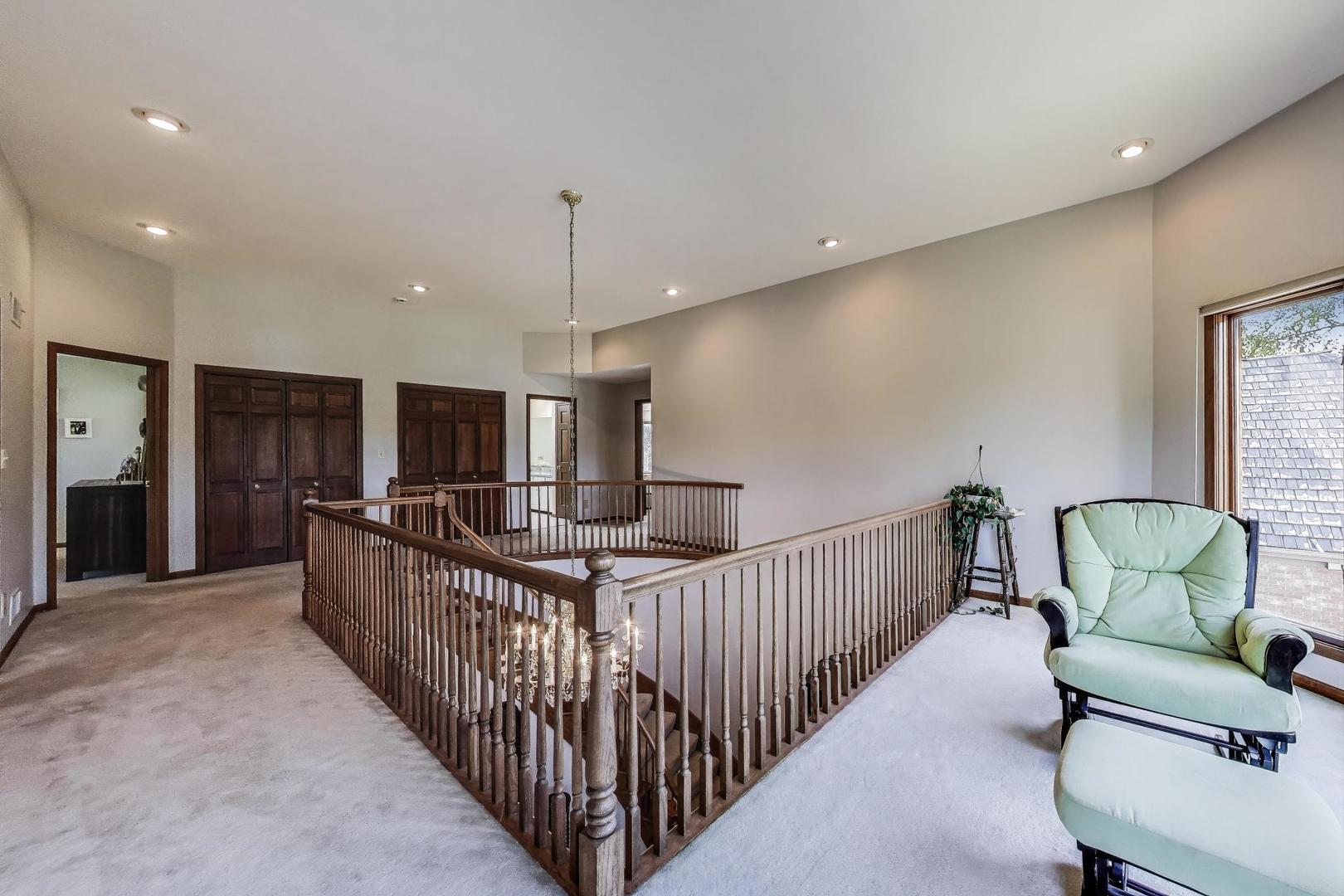 33 N Liberty Drive, South Barrington, IL 60010