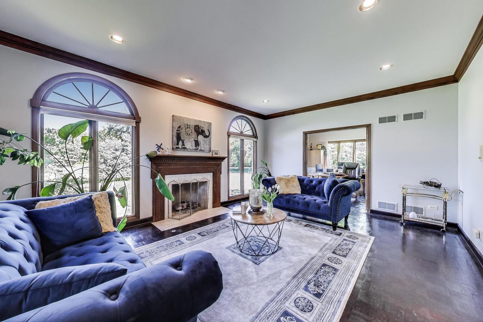 33 N Liberty Drive, South Barrington, IL 60010