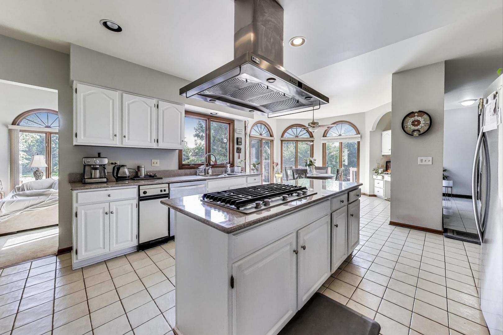 33 N Liberty Drive, South Barrington, IL 60010
