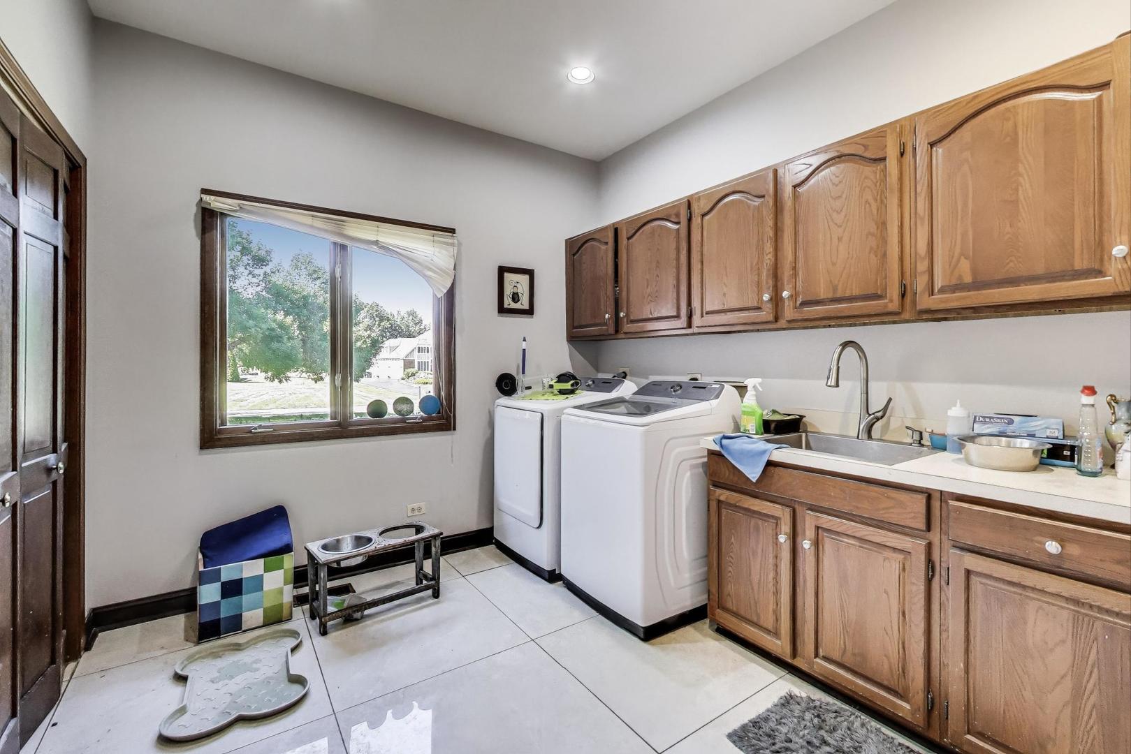 33 N Liberty Drive, South Barrington, IL 60010