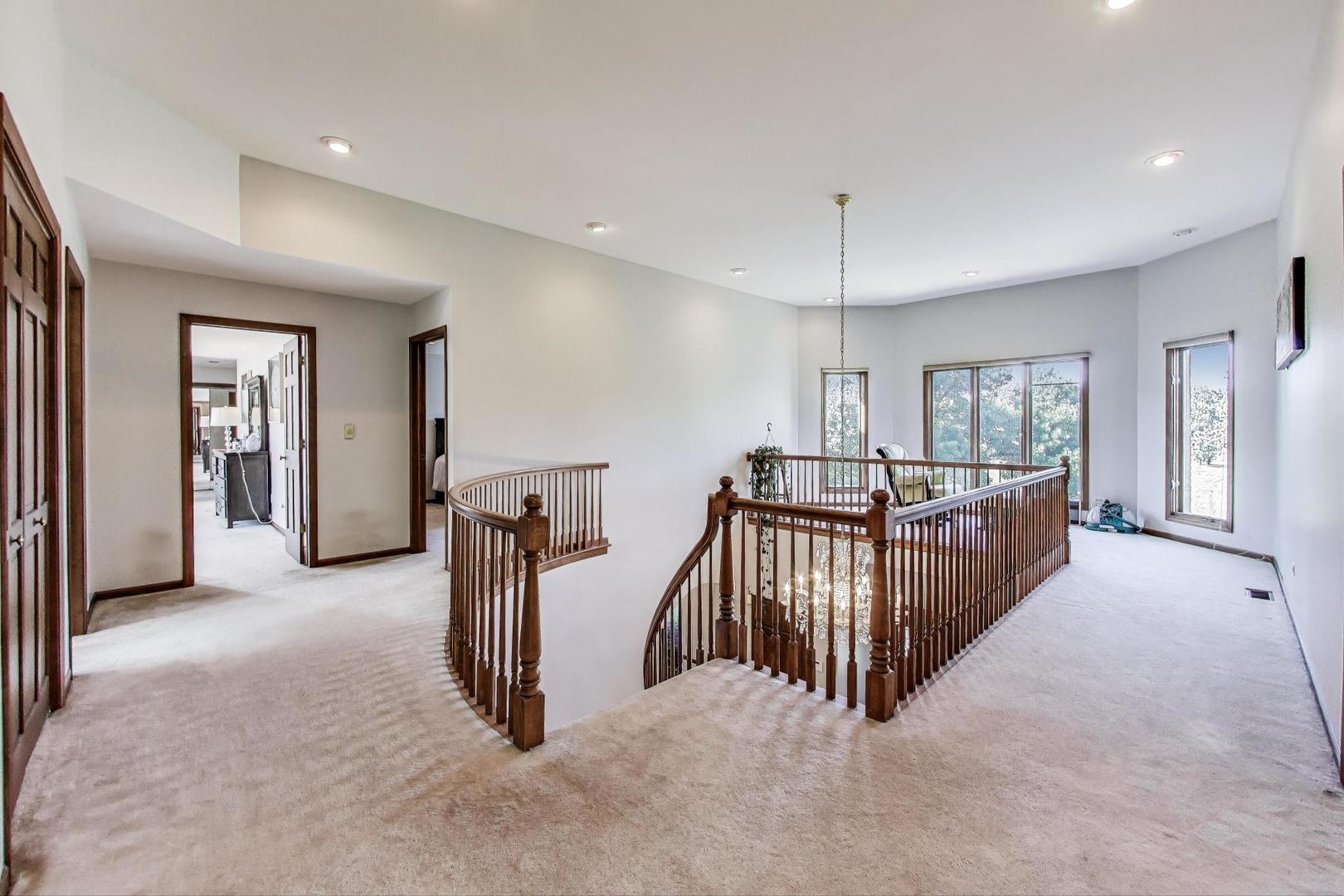 33 N Liberty Drive, South Barrington, IL 60010