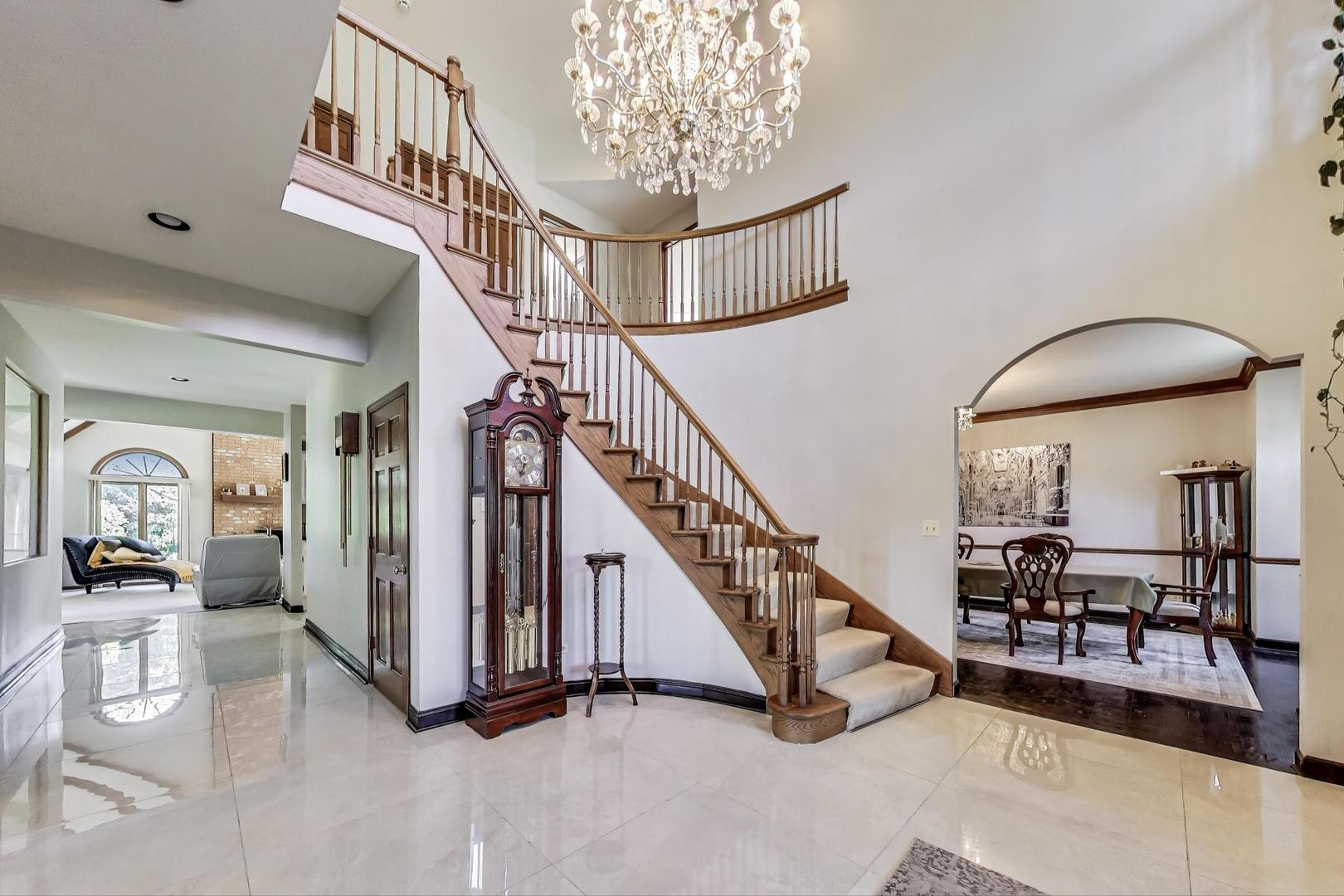 33 N Liberty Drive, South Barrington, IL 60010