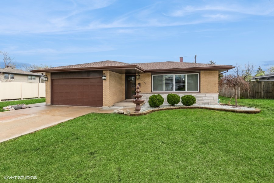 19109 Grant Street, Lansing, IL 60438