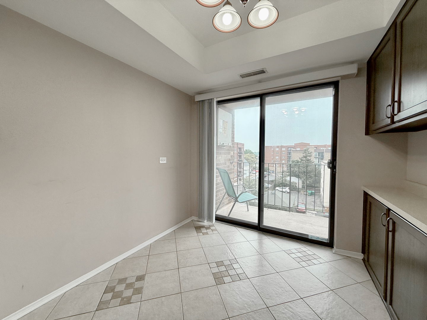 555 Graceland Avenue #505, Des Plaines, IL 60016