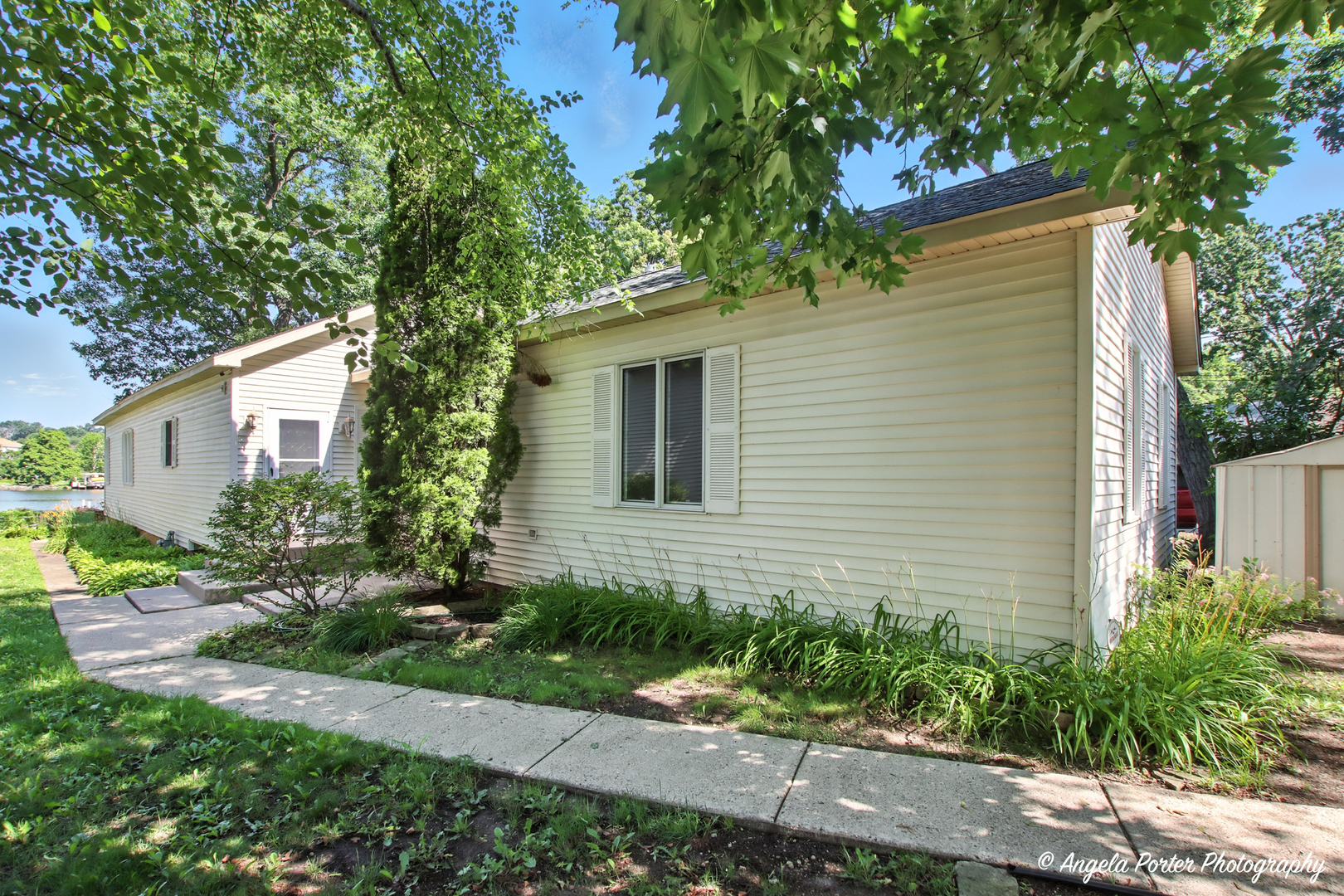 1803 N WOODLAWN PARK Avenue, McHenry, IL 60051