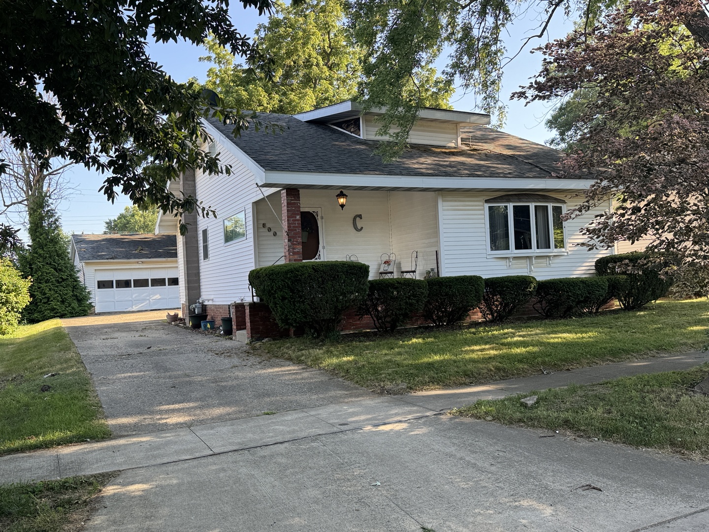 600 W White Street, Clinton, IL 61727