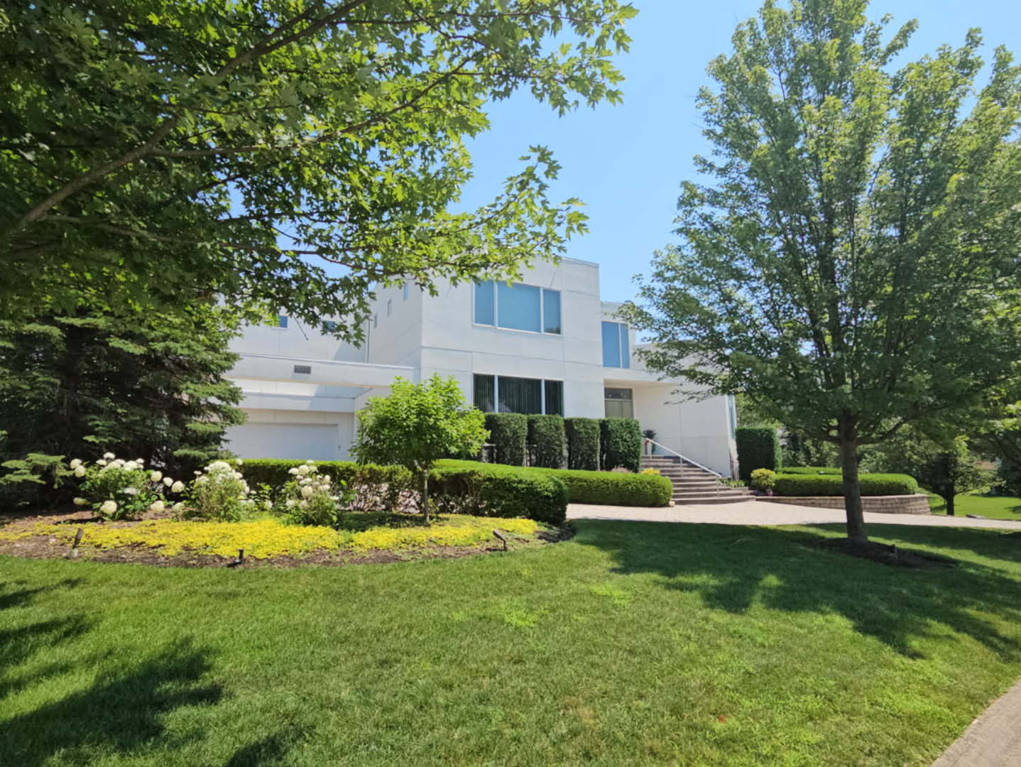 9233 Falling Waters Drive, Burr Ridge, IL 60527