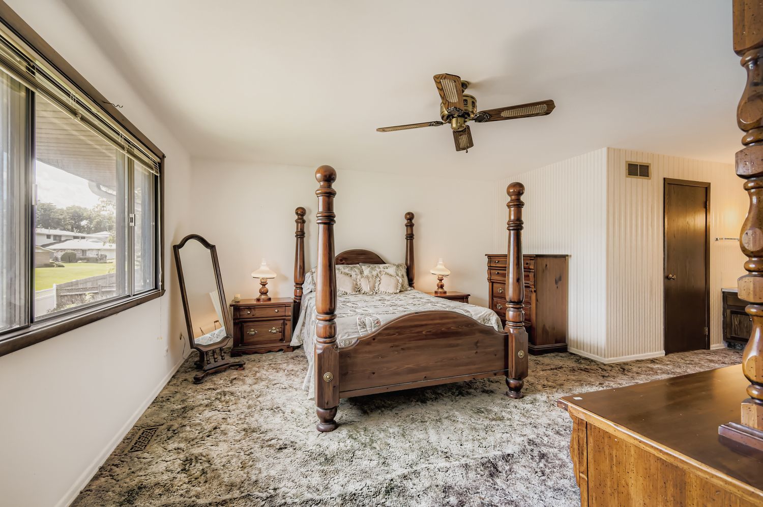 214 Cambridge Lane, Bloomingdale, IL 60108