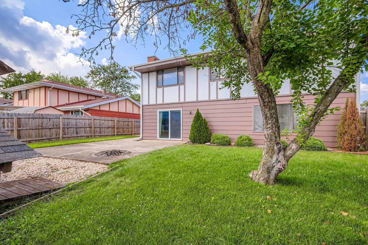 214 Cambridge Lane, Bloomingdale, IL 60108