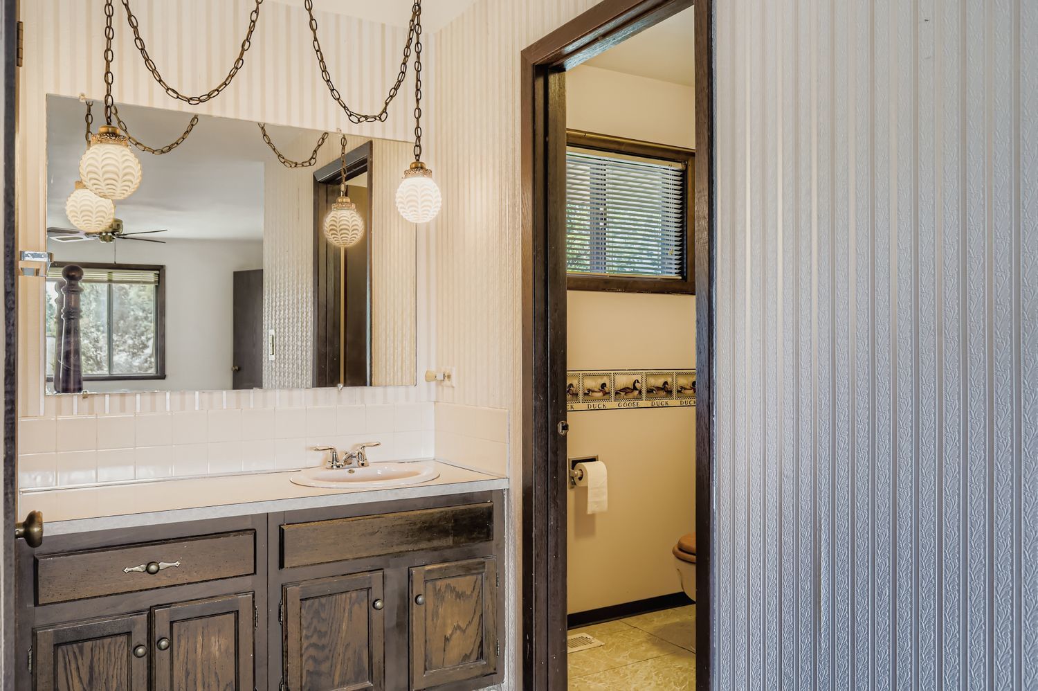 214 Cambridge Lane, Bloomingdale, IL 60108