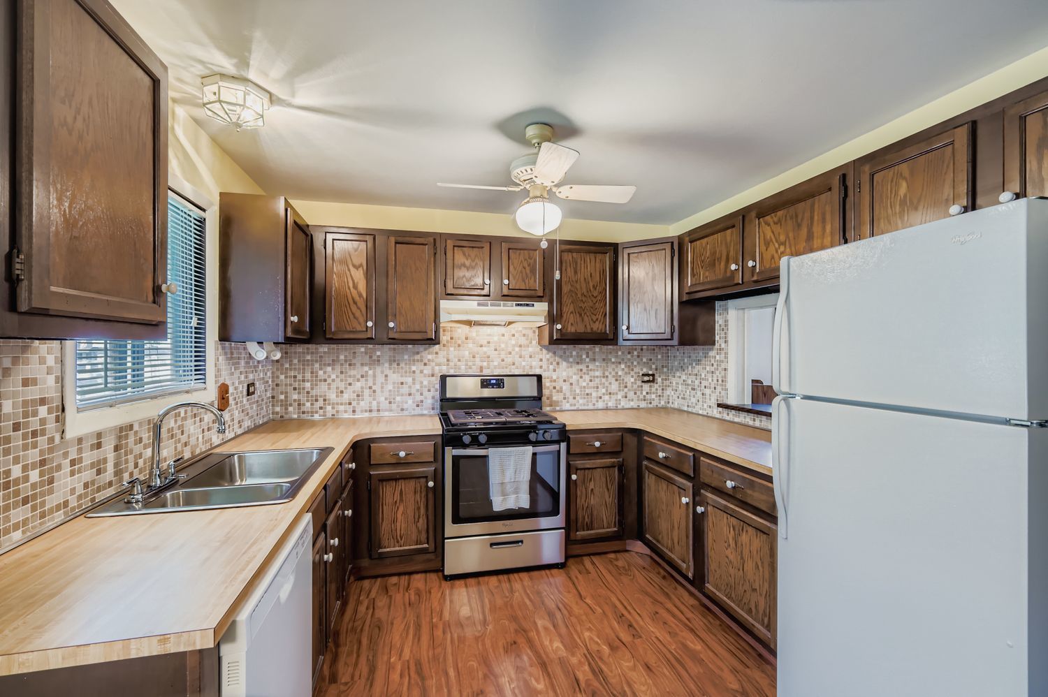 214 Cambridge Lane, Bloomingdale, IL 60108