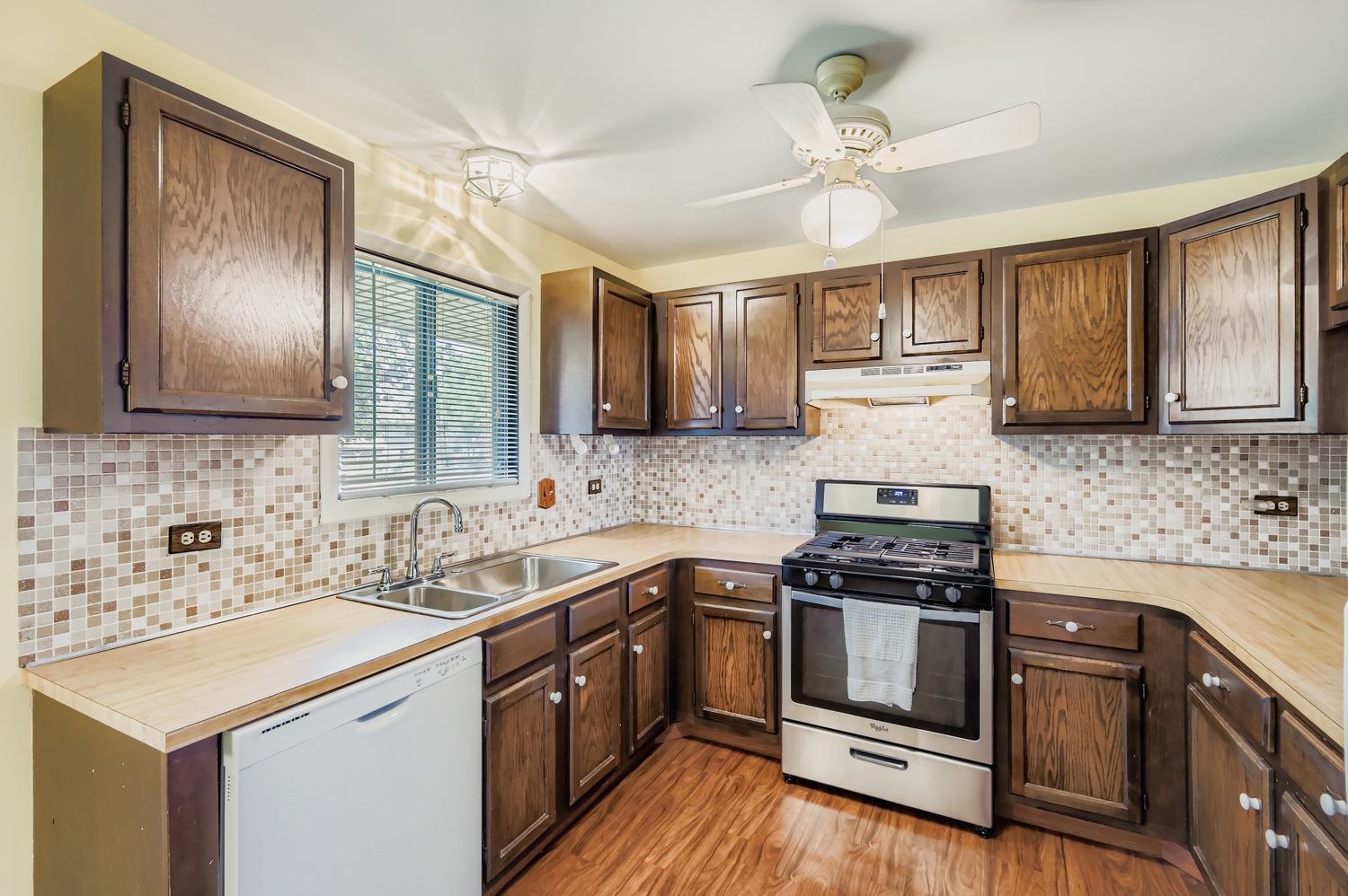 214 Cambridge Lane, Bloomingdale, IL 60108