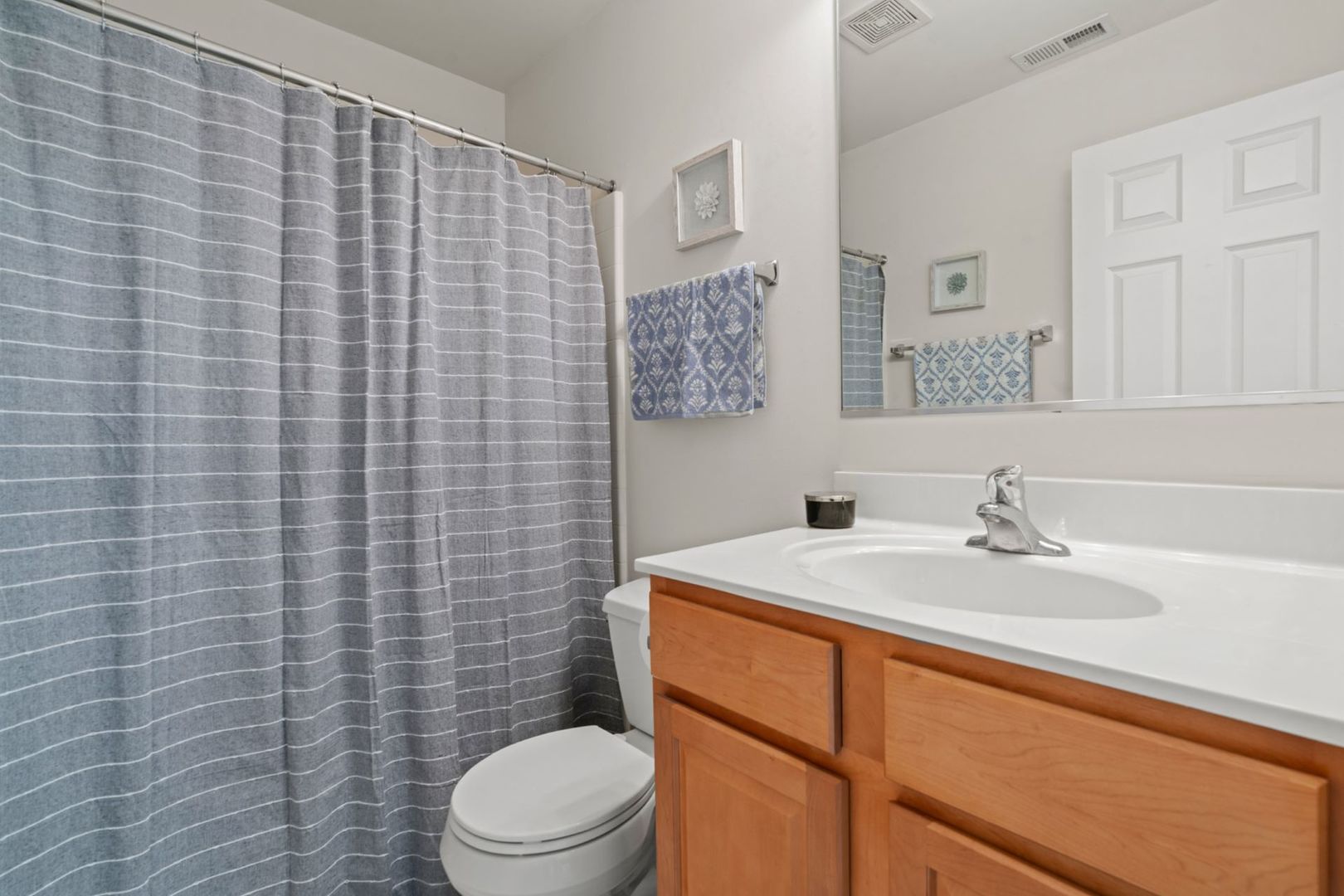 32487 N Rushmore Avenue, Lakemoor, IL 60051