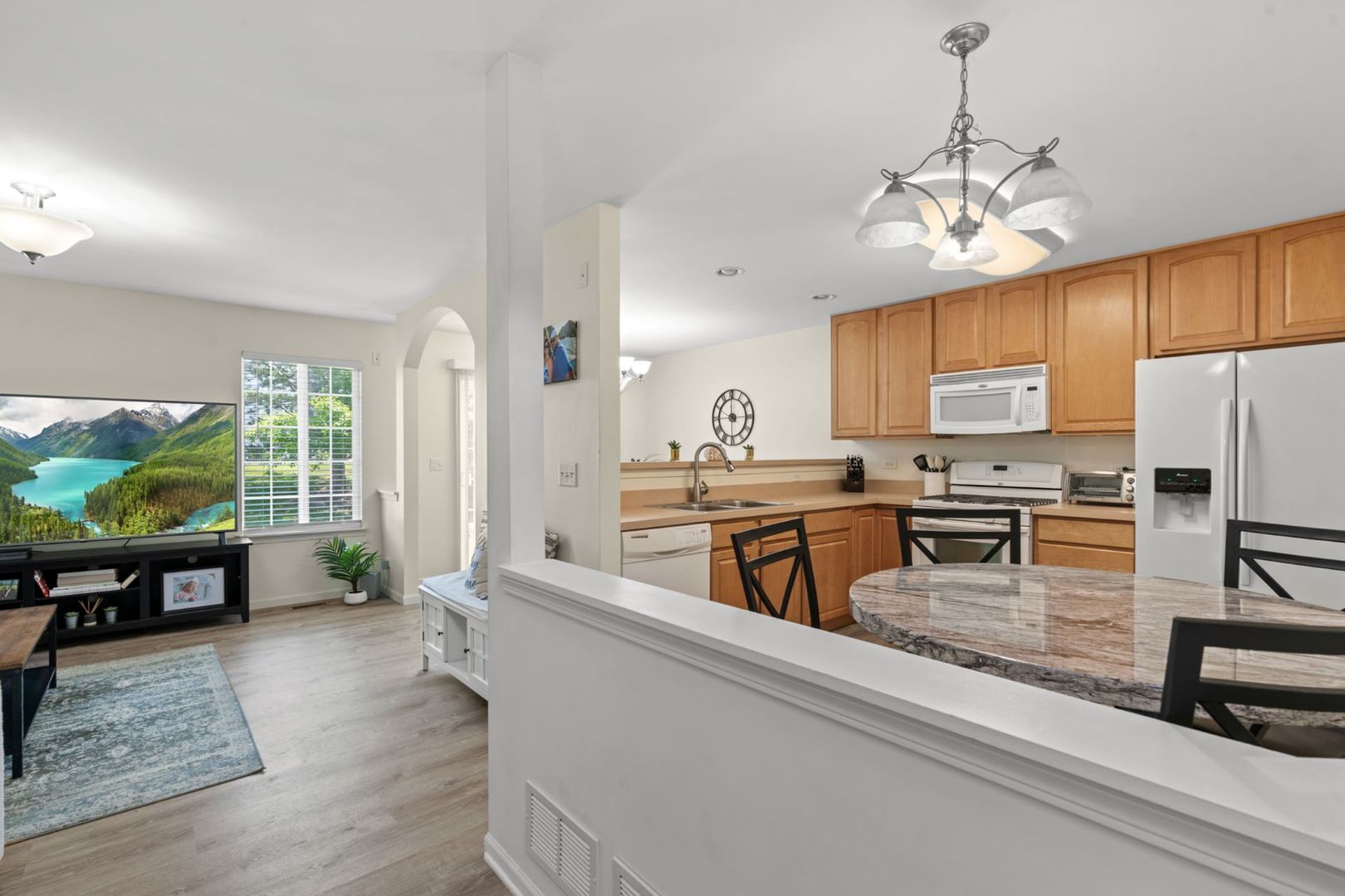 32487 N Rushmore Avenue, Lakemoor, IL 60051