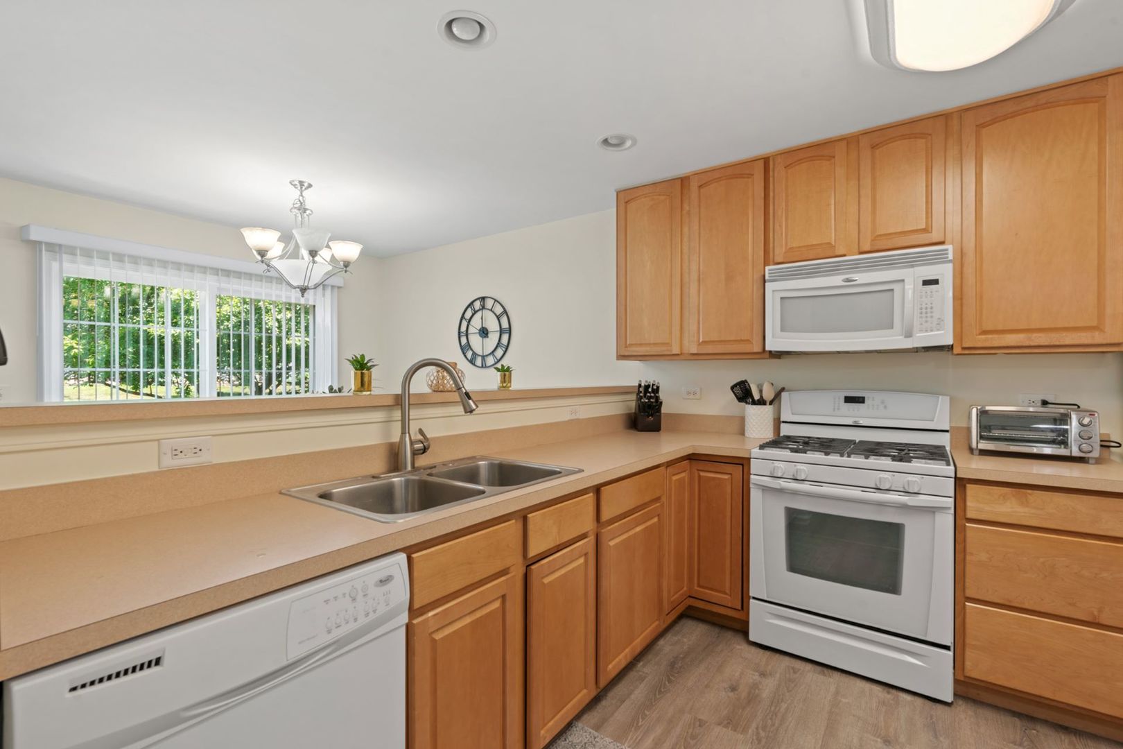 32487 N Rushmore Avenue, Lakemoor, IL 60051
