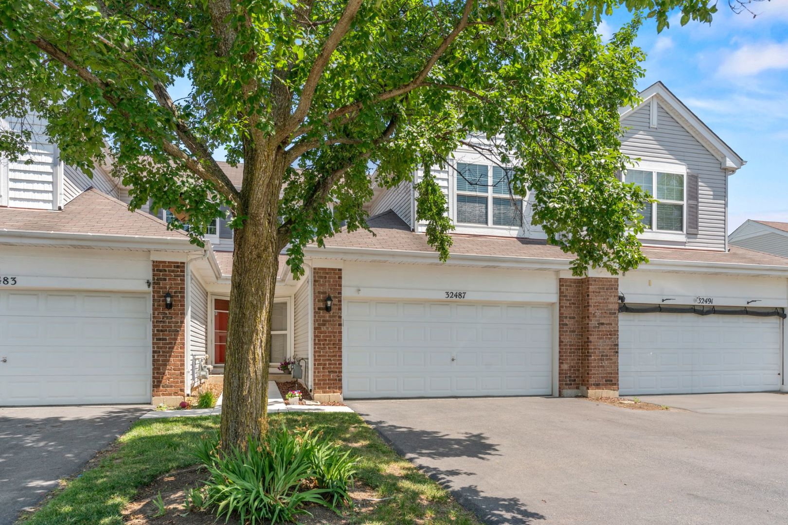 32487 N Rushmore Avenue, Lakemoor, IL 60051