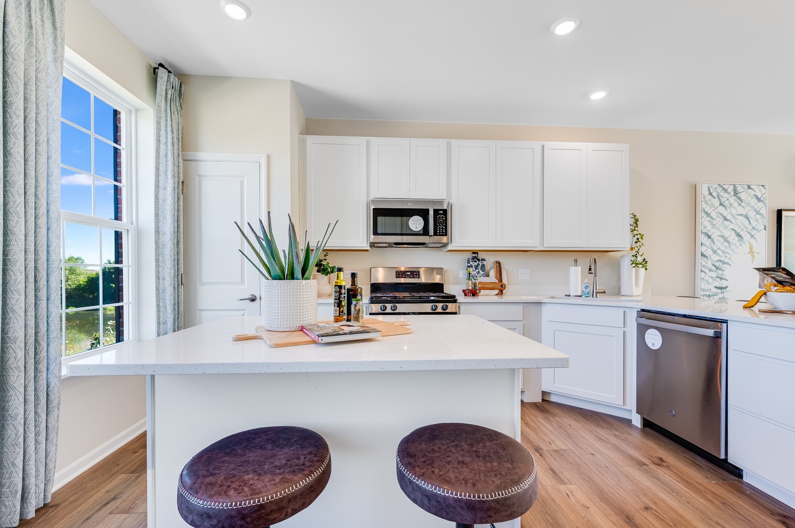411 Red Oak Circle, Volo, IL 60020