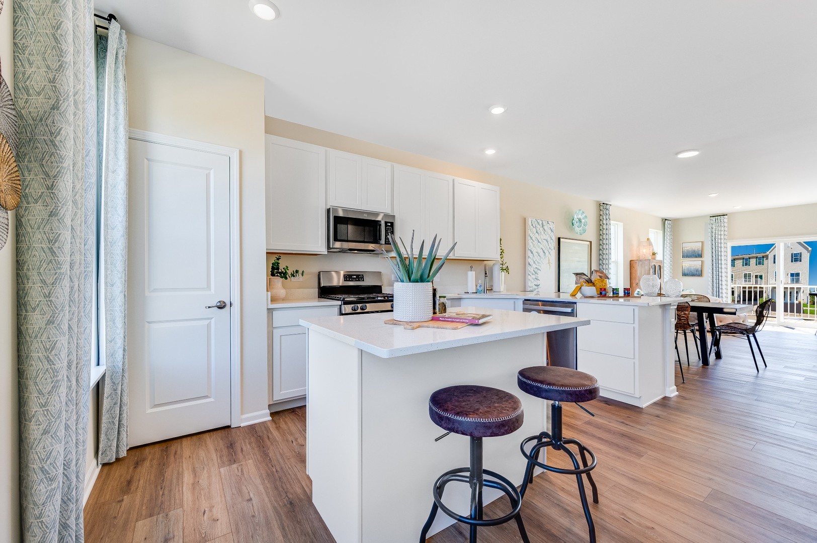 411 Red Oak Circle, Volo, IL 60020