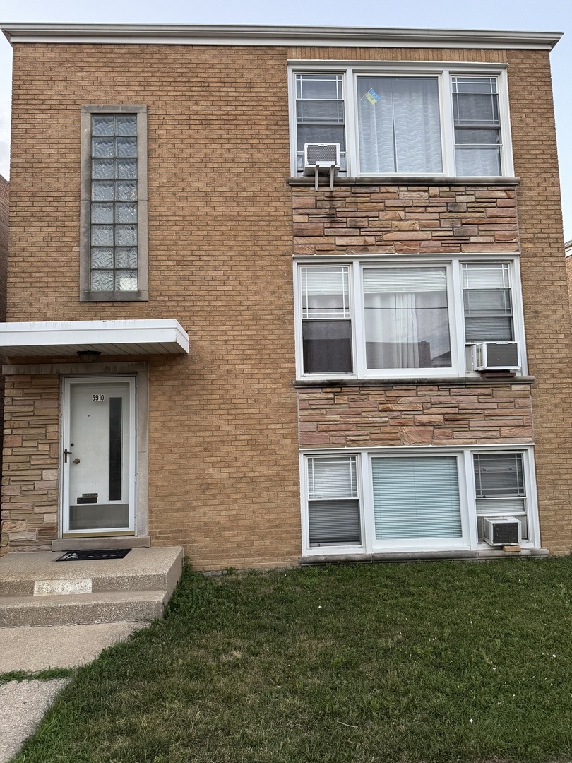 5910 W Higgins Avenue #2, Chicago, IL 60630