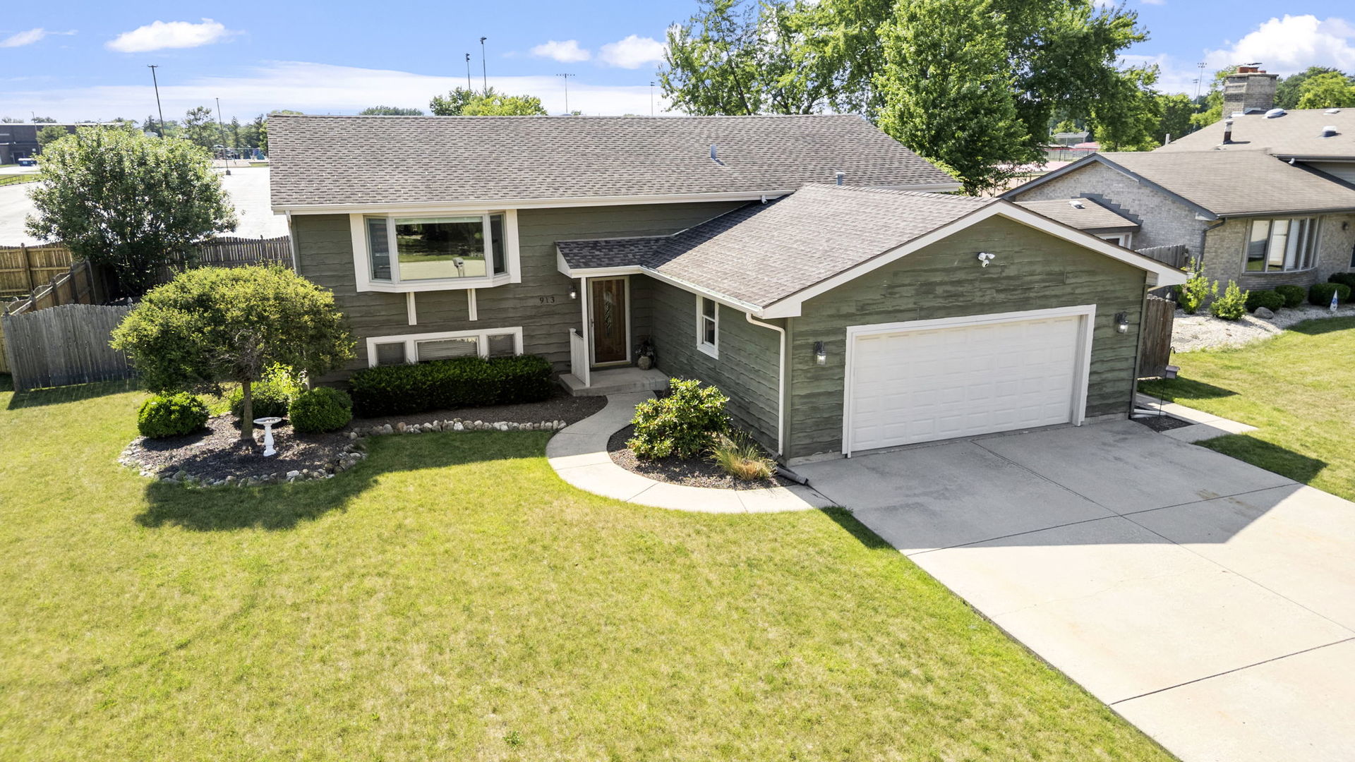 913 S Bentley Road, New Lenox, IL 60451