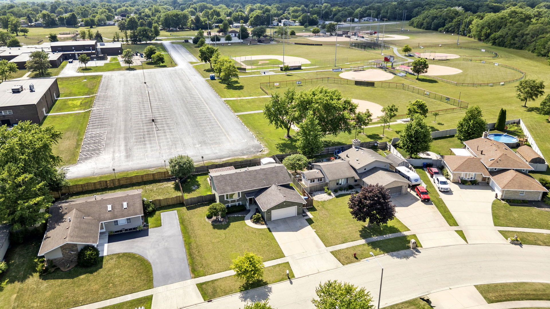 913 S Bentley Road, New Lenox, IL 60451
