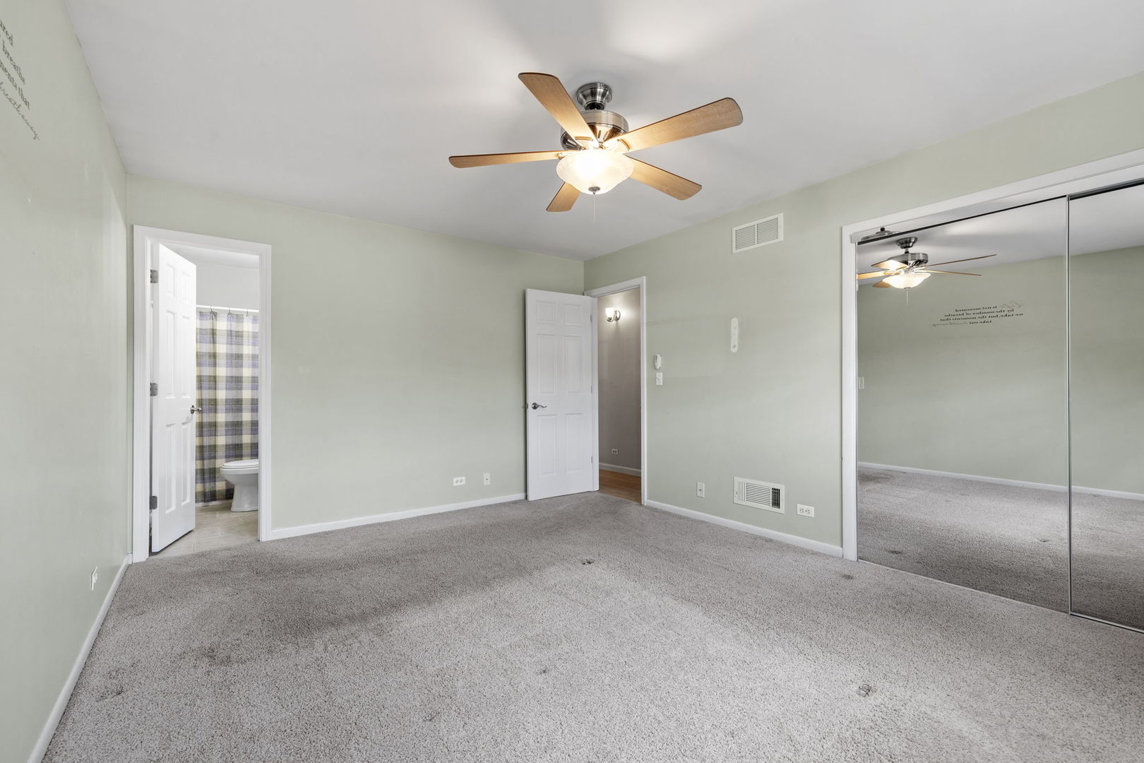 913 S Bentley Road, New Lenox, IL 60451