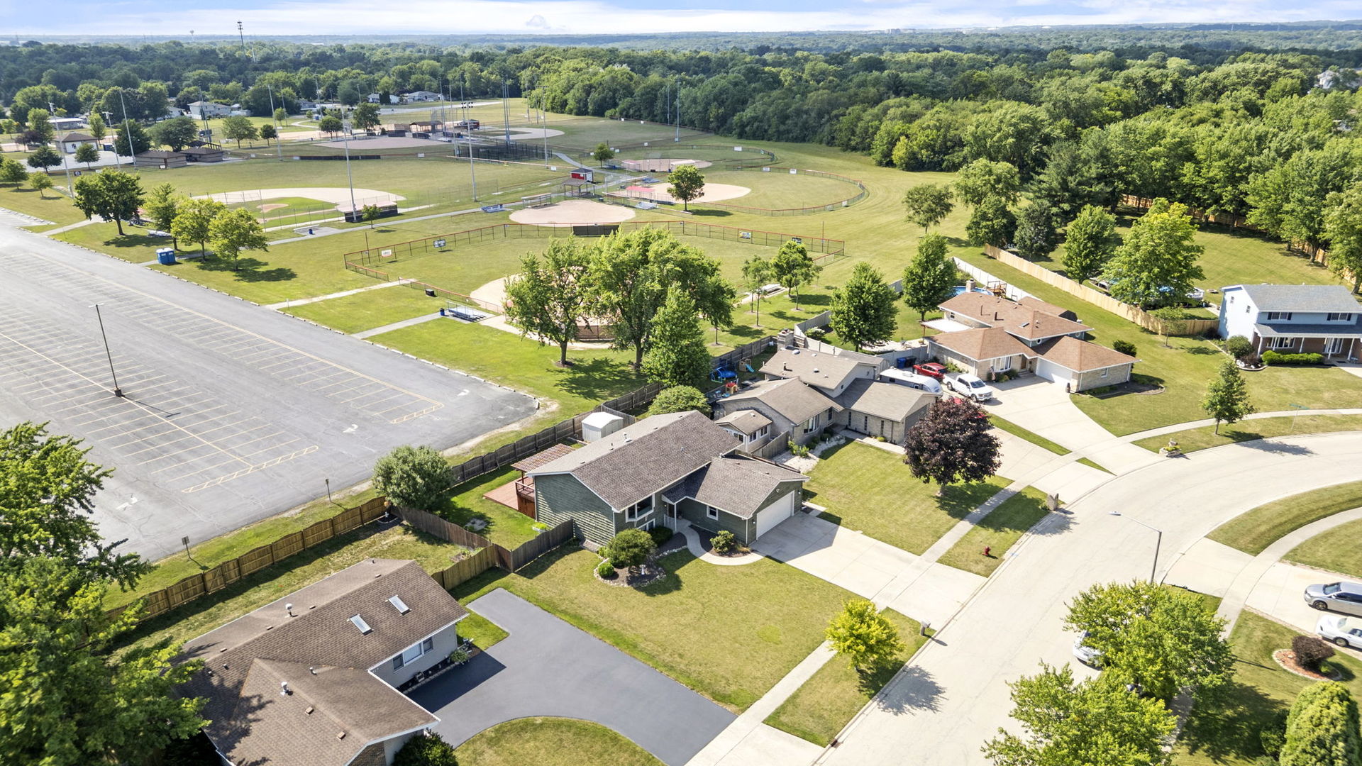 913 S Bentley Road, New Lenox, IL 60451