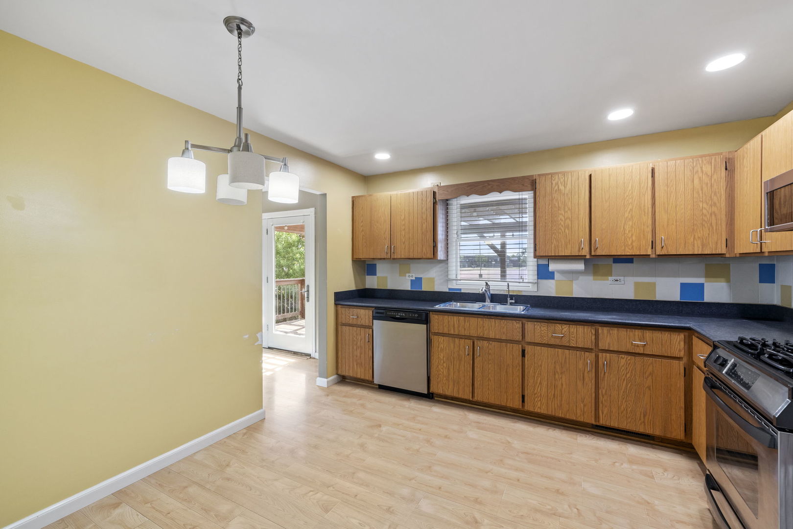 913 S Bentley Road, New Lenox, IL 60451