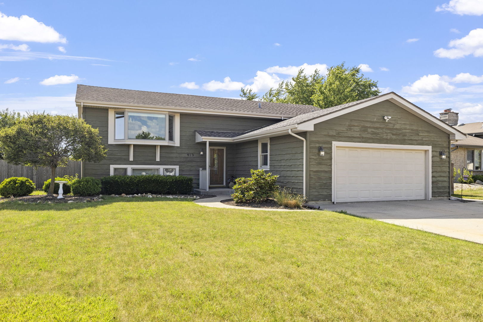 913 S Bentley Road, New Lenox, IL 60451