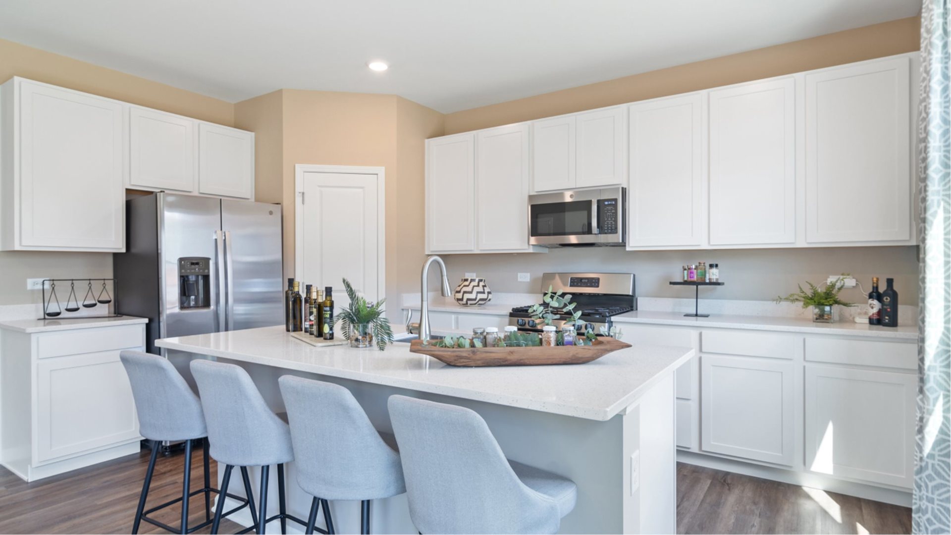 395 Danforth Drive, Oswego, IL 60543