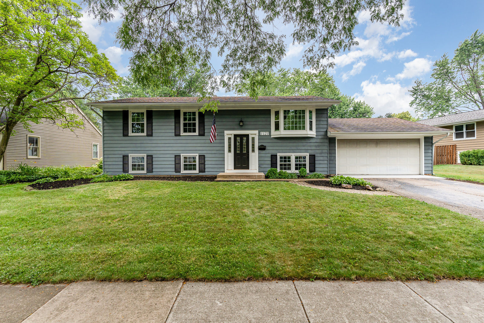 1121 S 13th Street, St. Charles, IL 60174