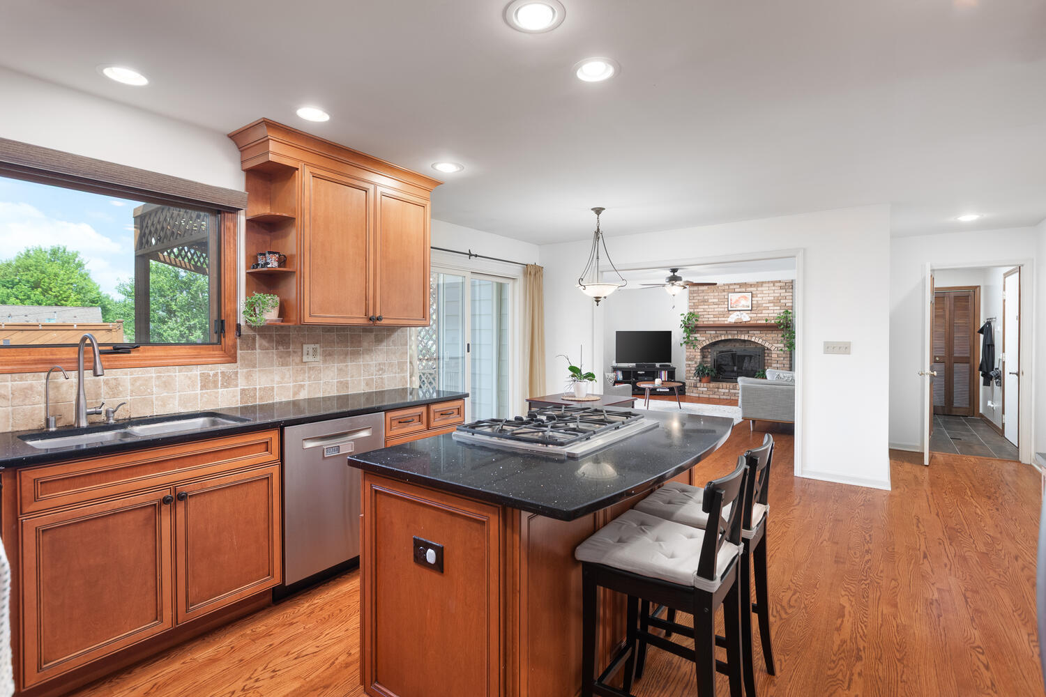 2261 Remington Drive, Naperville, IL 60565